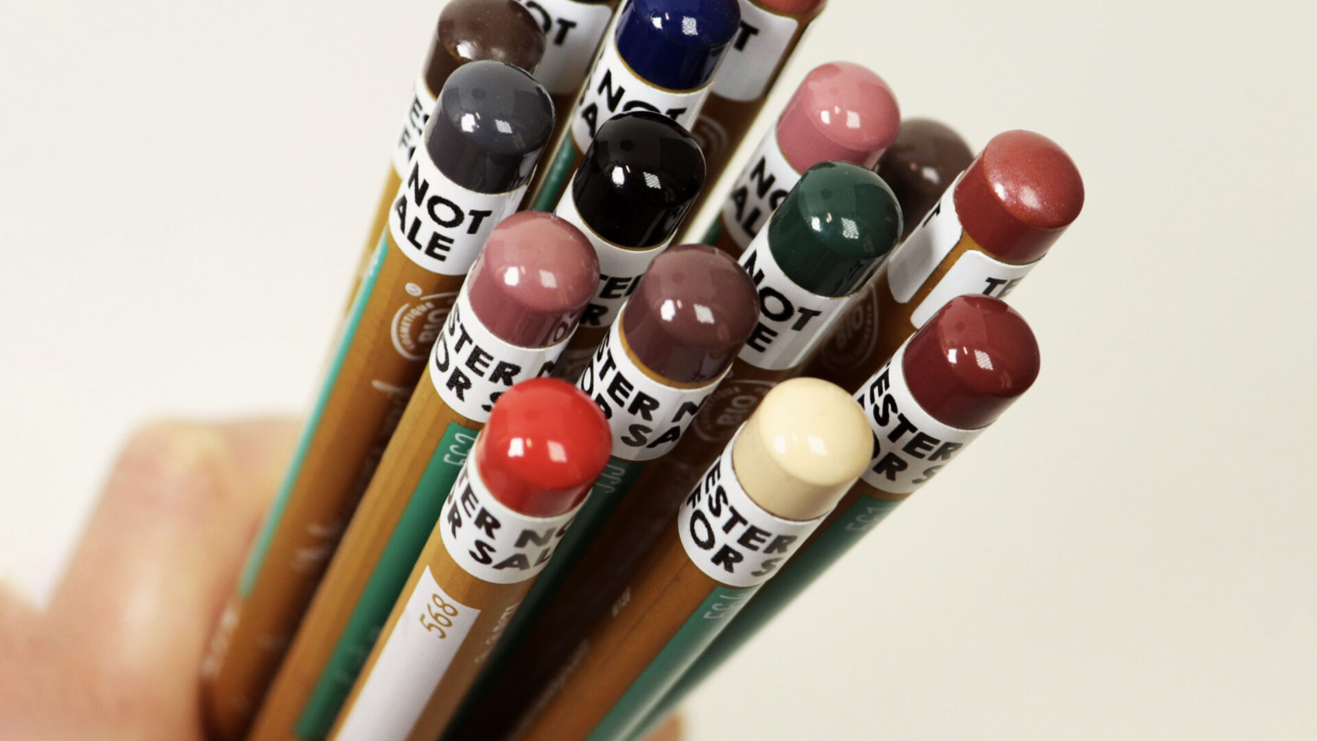 Crayon multi-usages : yeux, lèvres et sourcils – Image 2